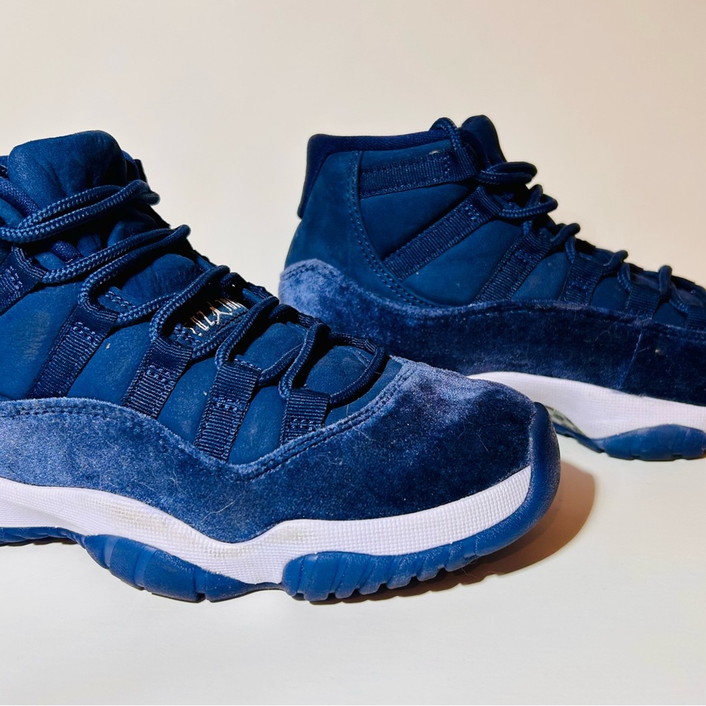 Air Jordan 11 Retro PS ‘Midnight Navy Velvet - Picture 3 of 7